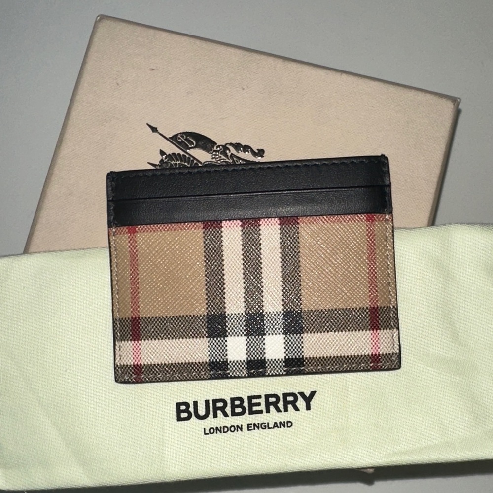 BRAND NEW Burberry card holder